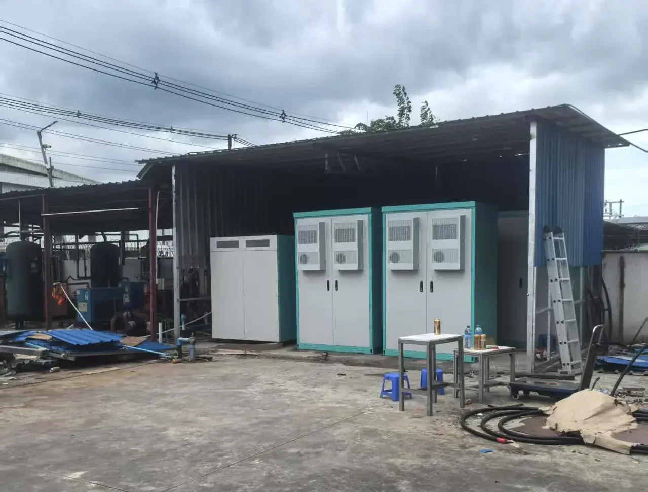 BESS für Microgrid in Myanmar 875kW 1631kWh nahtlose Umschalt-Microgrid-Bereitstellung für stabilen Netz-/Inselbetrieb